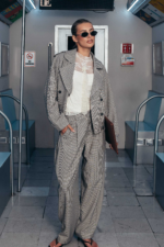 ODM/OEM Custom Women's Houndstooth Two-Piece Suit (Cropped Blazer & Wide-Leg Trousers) – Factory Direct, Low MOQ, Custom Logo, Office Wear - Image 3