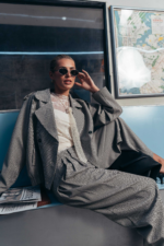 ODM/OEM Custom Women's Houndstooth Two-Piece Suit (Cropped Blazer & Wide-Leg Trousers) – Factory Direct, Low MOQ, Custom Logo, Office Wear - Image 4